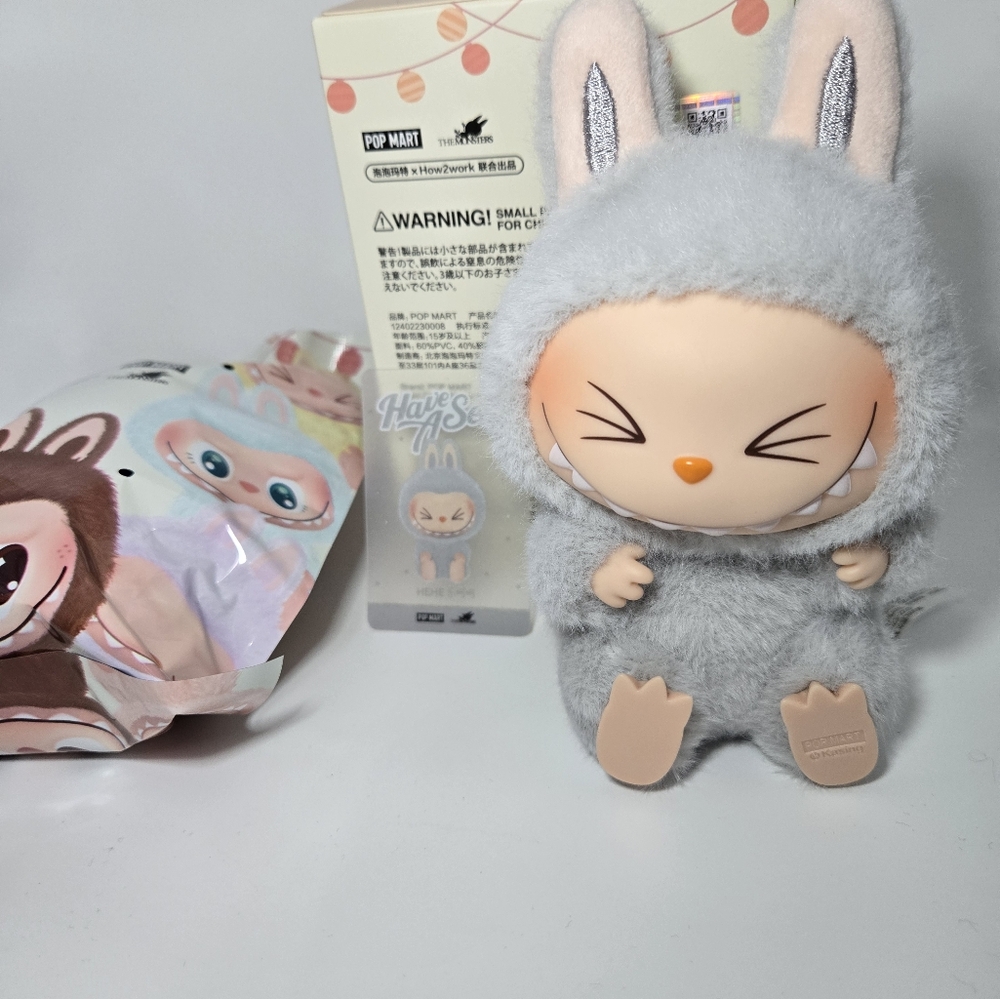 100% Authentic Pop Mart Labubu – “Have a Seat” Series - HeHe In Bag - Picture 6 of 7